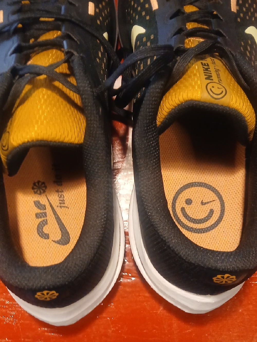 Mens Size 11  Nike Winflo 10 Running Shoes - Picture 7 of 8